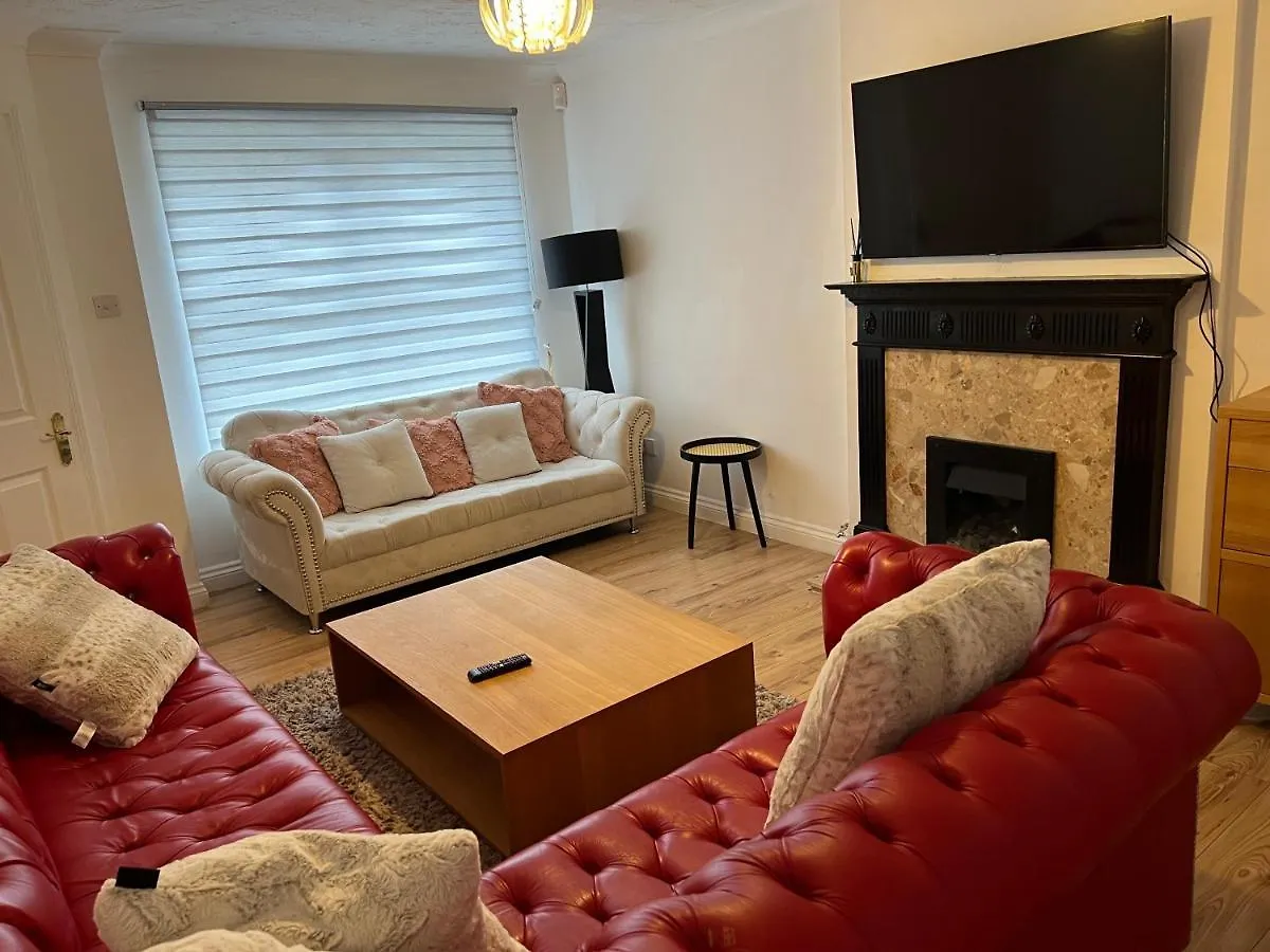 Vakantiehuis Beautiful 4 Bedroom Home 3 Bathrooms, Excellent Location, Family, Group, Corporate, Contractor Thamesmead