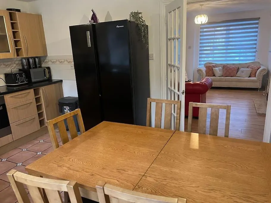 Holiday home Beautiful 4 Bedroom Home 3 Bathrooms, Excellent Location, Family, Group, Corporate, Contractor Thamesmead