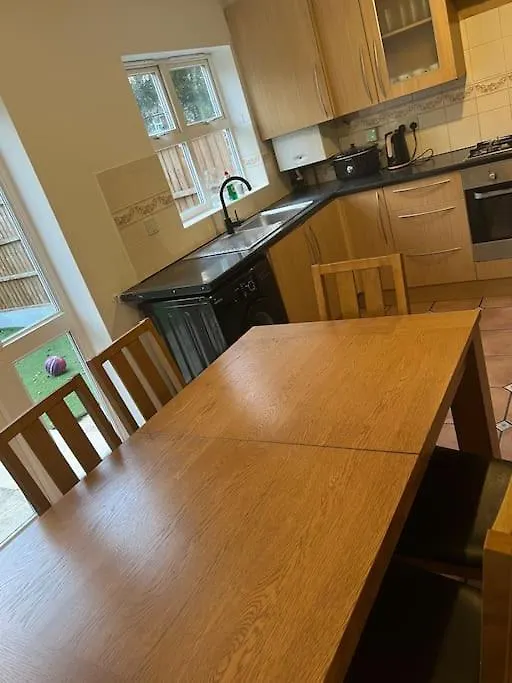 Holiday home Beautiful 4 Bedroom Home 3 Bathrooms, Excellent Location, Family, Group, Corporate, Contractor Thamesmead  United Kingdom